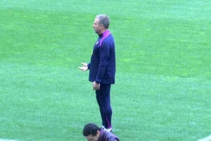 西媒：弗里克对马竞球场草皮质量不知足，，与欧足联官员相同_24直播网