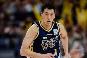 哑炮！杜润旺半场12分钟4中0没得分 拿到1篮板2助攻_24直播网