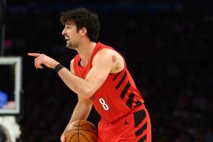 ?东方神秘实力加持？？？？？？爆砍41+7+12的阿夫迪亚 身上拔罐痕迹显着_24直播网