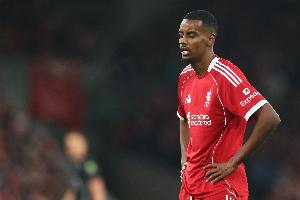 身价1亿！伊萨克去年12月脚踝受伤后首次首发，，，，，半场仅5次触球_24直播网