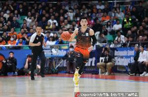 高诗岩首发26分钟 7中2&罚球5中5拿到9分3板6助 正负值-9_24直播网