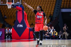 拼尽全力！伯顿23中14空砍全场最高36特殊加10板 三分10中5_24直播网