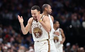 取胜之匙！勇士今天狂飙19记三分 创附加赛历史新纪录_24直播网