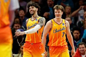 阿里纳斯：黄蜂太年轻了 球队最好的5个球员到了迈阿密全奔夜店_24直播网