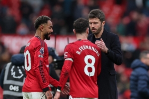 亚亚·图雷：卡里克让曼联球员回到善于的位置，，，他有很大时机转正_24直播网