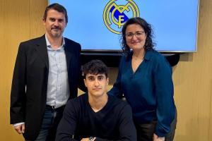 阿斯：哈维·纳瓦罗在青年欧冠的体现，，，，，，除了冠以“圣徒”别无他选_24直播网