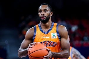 记者：不知道放走弗格的辽篮治理层 看他状态这么好有何感想 ??_24直播网