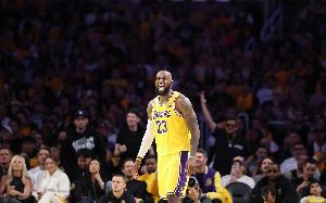 A·史女士：放眼整个体育界巅峰续航二十余年 除了詹姆斯没其他人_24直播网