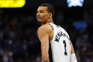 未来是你的！文班亚马荣膺最佳防守球员 马刺队史第4人！_24直播网