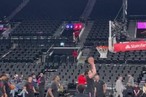 各个方面提升显着?杨瀚森赛前热身居然还把助教撞飞了?_24直播网