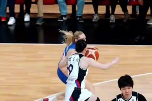 女篮赛场的艺术家，，，约翰内斯真飒_24直播网