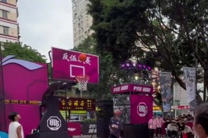 男子一连投进三分球，，，只因他允许了女儿，，，要做女儿的英雄..._24直播网