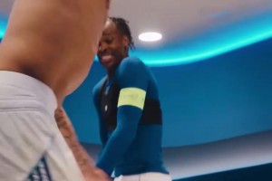 ?青年军易服室的气氛！人类还要被埃梅加的舞蹈统治多久~_24直播网