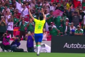 传奇相聚青春再现！小罗卡卡和阿德相聚传奇赛，，再献经典连线破门_24直播网